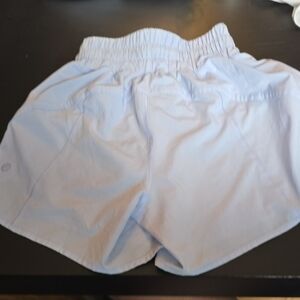 Light Lavender Lulu Athletic Hotty Hot Lined Shorts Size 0 with 4 Inch Inseam